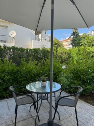 Damian's Cozy Pool Apartment