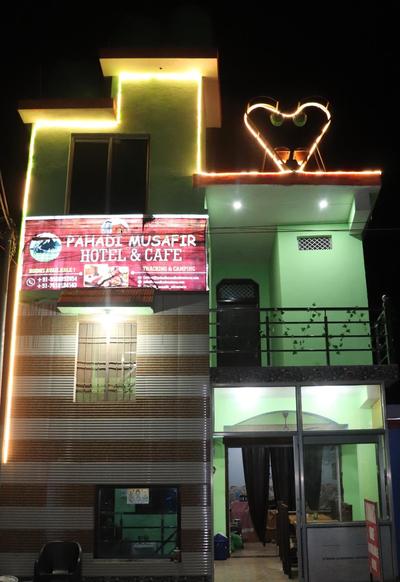 Pahadi Musafir Hotel and Cafe