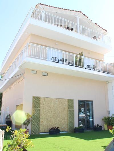 Sunshine apartments by the Sea