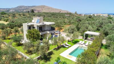 Luxury Villa Marian with Private Pool and Jacuzzi near the Beach of Georgioupoli