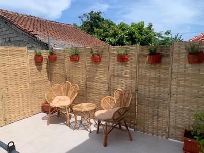 Gili Davidoff Upstairs Budget And Deluxe