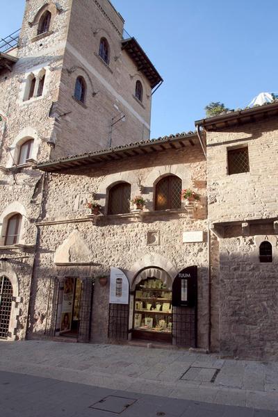 Loggia dei Maestri Comacini
