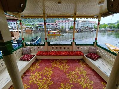 The Dreamer Destination' Houseboat
