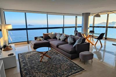 Primera línea Playa Levante Piso 21 Vistas infinitas al mar y montaña