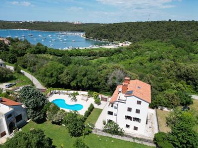 Green House Villa with Pool