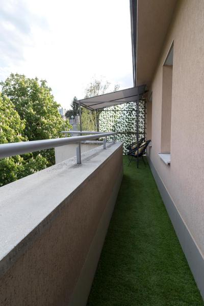 Modern, quiet penthouse with free parking