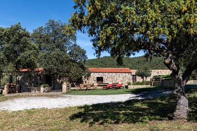 Casa Rural con skatepark y piscina " La Quijada del Lobo "