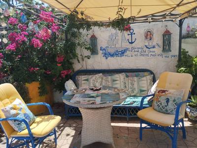 Little house with garden & parking,few steps from white beach