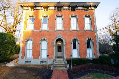 Walk to Stadiums & Downtown, Jet Tub, Historic Apt