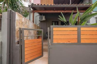 Modern Studio 2 with a Yard