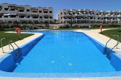 Casa Soleada Piso con 3 dormitorios piscina compartida y jardín