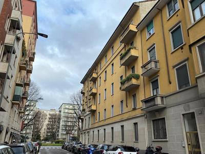 MEG 32 apartment Three-room in the heart of Isola