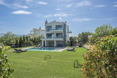 Aurora Villa, heated pool