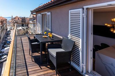 1BDR Apartment with Balcony at Prime Location