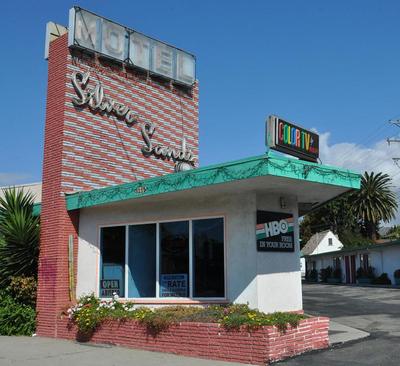 Silver Sands Motel