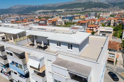 Rose Penthouse Apartment Split