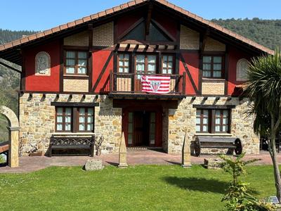 Vivienda turistica jardín con encanto y piscina
