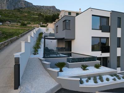 Spectacular villa X with heated pool overlooking Split and sea