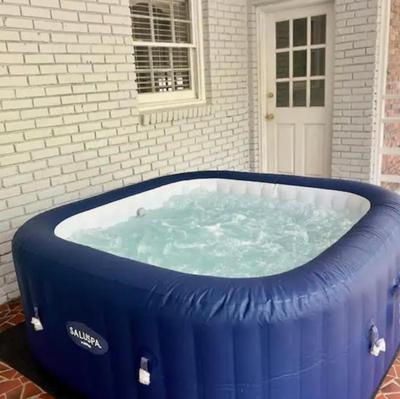 Queen Suite - Indoor Hot Tub - WiFi