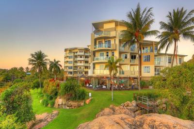 Coral Cove Apartments - Absolute Beachfront Resort Bowen
