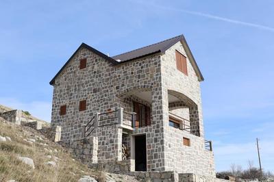 Dolovi Hill House