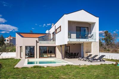 Villa Ogradina near Pula with sea view for 5 persons only 3 km from the Beach