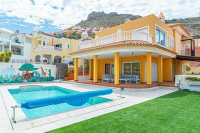 Villa with private pool and magnificent views