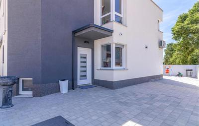 4 Bedroom Lovely Home In Liznjan