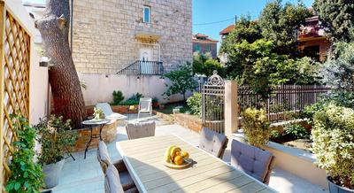 Garden Downtown Apartment