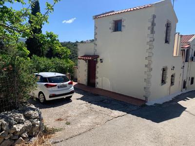 Carlas House, Kalyves