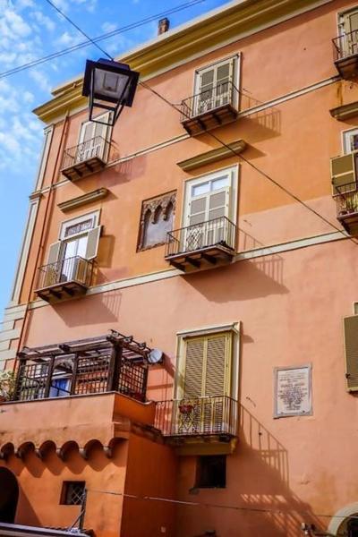 Storico Palazzo di Gaeta con abbonamento auto