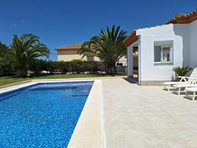 Charming villa in Chiclana de la Frontera with private pool