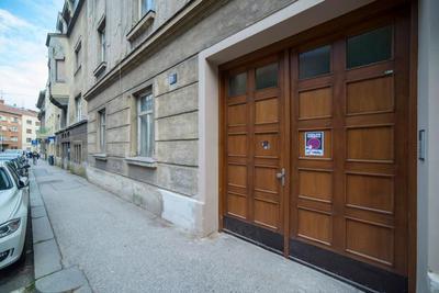 Elegant and spacious apartment in city centre