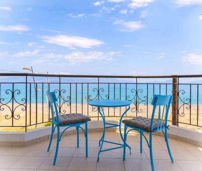 Beachfront Cozy House - Kiatos' Seaview Retreat