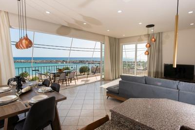 Alkioni Suite with harbor view