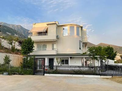 GJONI Apartments with a great view in Drymades