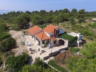 Ferienhaus in Gornje Selo mit Garten, Terrasse und Grill