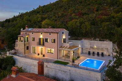 Casa Mia by Briskva