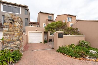 Sunrise Vista: Ocean & Mountain views, Boho-Chic