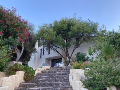 Seaview Villa, 4 bedrooms, 5 min walk to beach