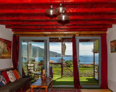 Cozy House with Amazing View and Unique Outdoor!
