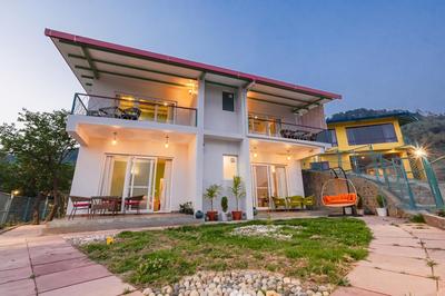 Adrushya Estates Luxury Suites, Mukteshwar