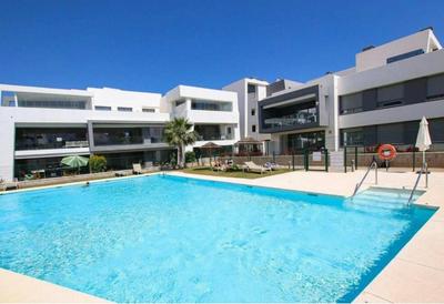 NEW LUXURY SPACIOUS APARTMENT IN VANIAN GARDENS, 4 BEDROOMS, 10 min walk to the Sea