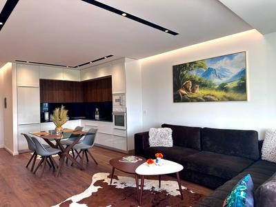 Luxury apartment with a wonderful lake view