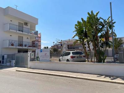 Central spacious apartment 10 min from the beach