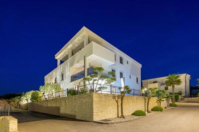 Luxury apartment Hyperion with private pool and garden