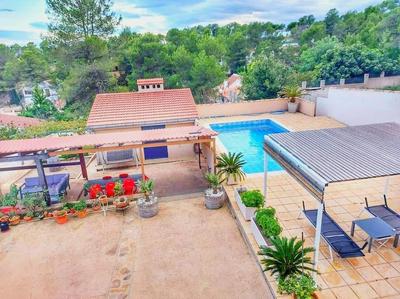 Chalet, piscina y barbacoa y sala de reuniones