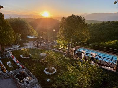 Villa immersa nel verde