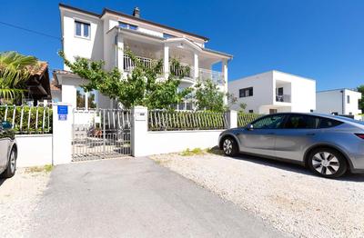 Apartment Ana with Terrace & Pet-friendly