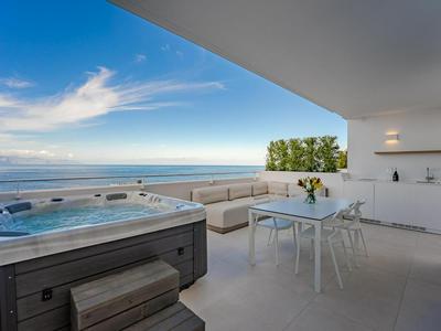 Aquasuites Luxury Penthouse A03